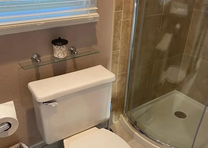 Apartment Quiet Retreat, Minutes From Highway And Downtown