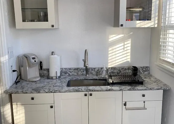 Apartment Quiet Retreat, Minutes From Highway And Downtown