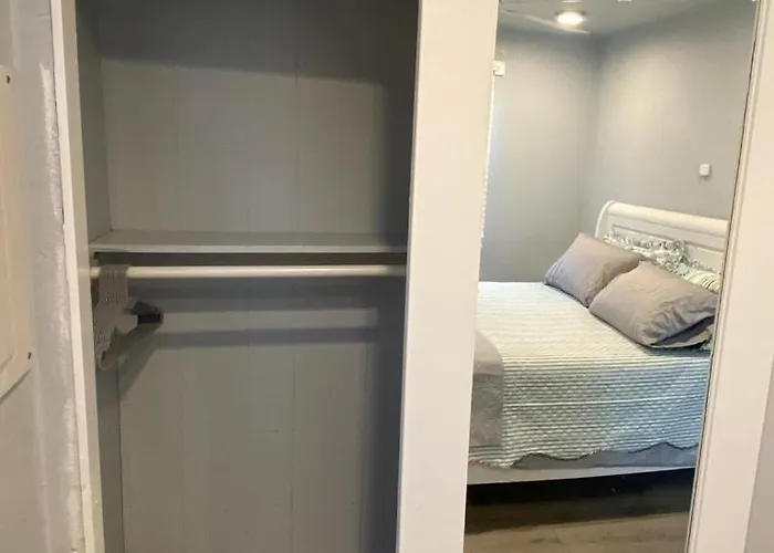 Quiet Retreat, Minutes From Highway And Downtown Apartment *