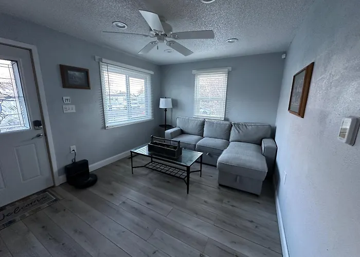 Quiet Retreat, Minutes From Highway And Downtown Apartment *