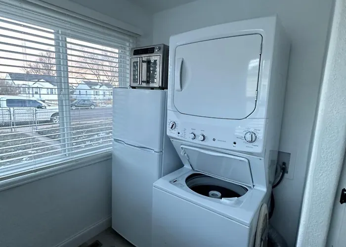 Apartment Quiet Retreat, Minutes From Highway And Downtown *