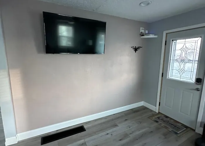 Quiet Retreat, Minutes From Highway And Downtown Apartment
