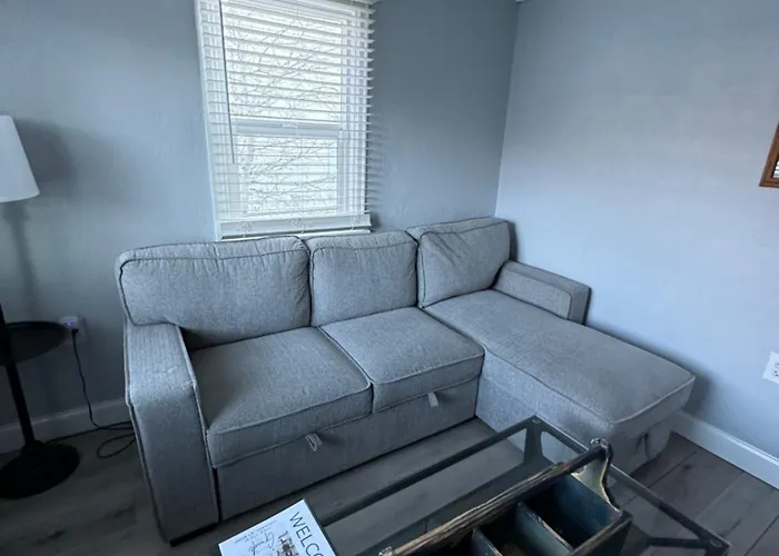Quiet Retreat, Minutes From Highway And Downtown