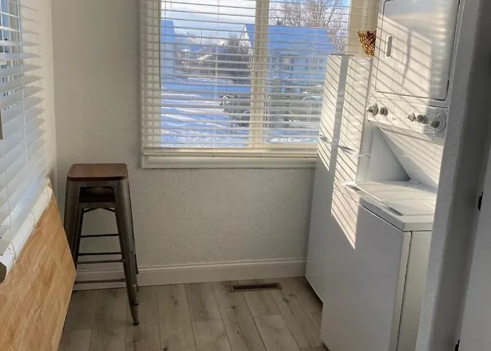 Quiet Retreat, Minutes From Highway And Downtown *