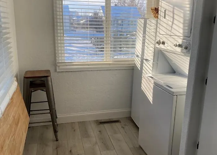 Quiet Retreat, Minutes From Highway And Downtown Apartment