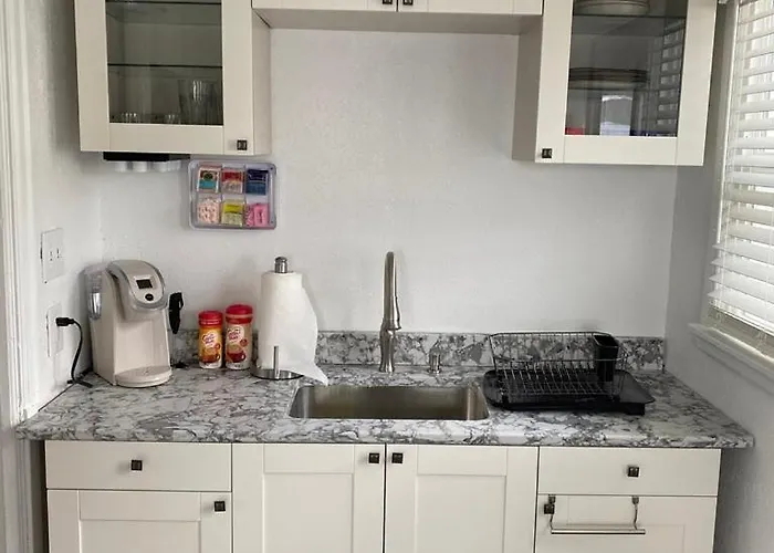 Quiet Retreat, Minutes From Highway And Downtown Apartment *