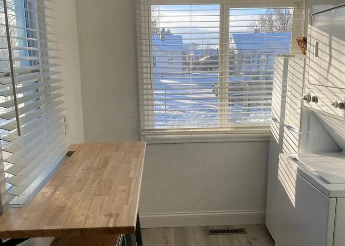 Apartment Quiet Retreat, Minutes From Highway And Downtown
