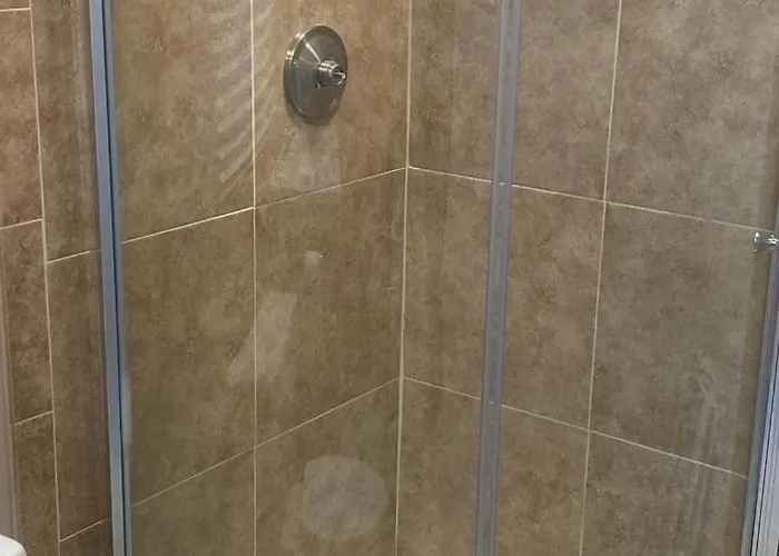 Quiet Retreat, Minutes From Highway And Downtown *